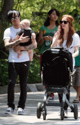 Ashlee Simpson At The Zoo pictures