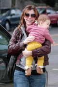 1d40ff55909024 Alyson Hannigan Out with Daughter in Santa Monica on 11/12/09 